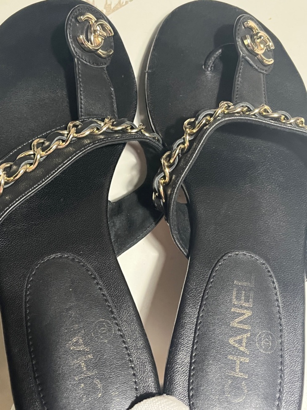 CHANEL Black Leather Chain-Trim Thong Sandals with Gold CC - Picture 7 of 8
